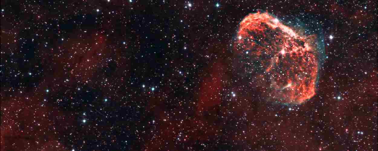 Nebulosas Creciente y Burbuja de Jabón en el Cisne